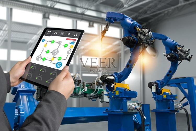 化机器人手臂机在智能工厂工业与平板电脑实时过程控制监控系统的应用